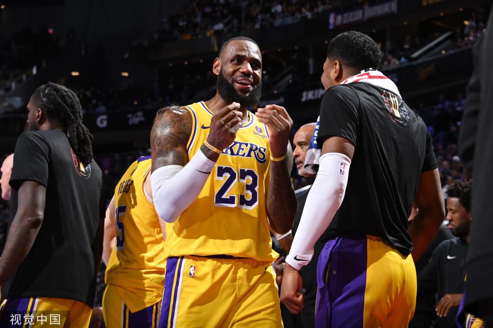 吸引着球迷 吸引着球迷