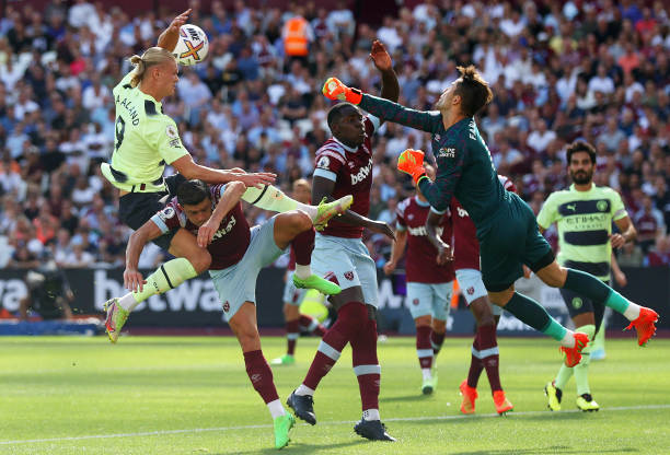 他成功扑出 他成功扑出